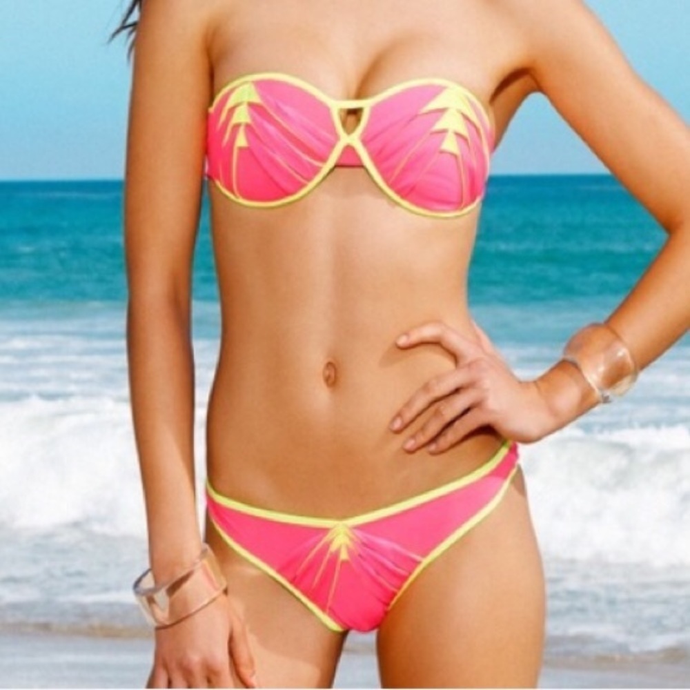 BNWT Beach Bunny Lunar Bikini SZ XL